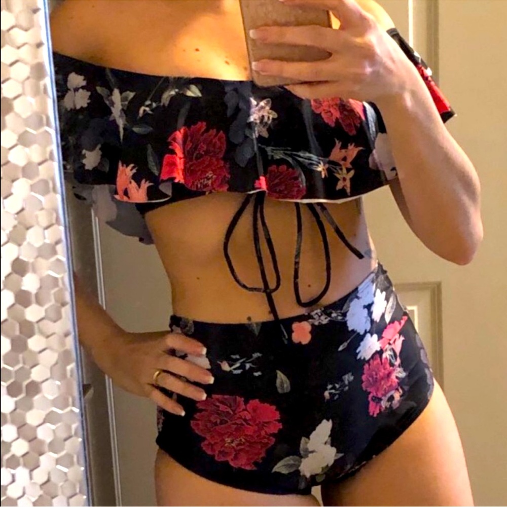 Ruffled off shoulder 2piece swimsuit with floral design